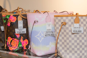 3つのルイヴィトンバッグが並んでいる